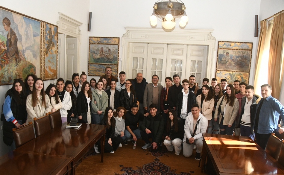 Πάτρα: Μαθήτριες και μαθητές από το Λύκειο Αλιάρτου Βοιωτίας συναντήθηκαν με τον Κώστα Πελετίδη