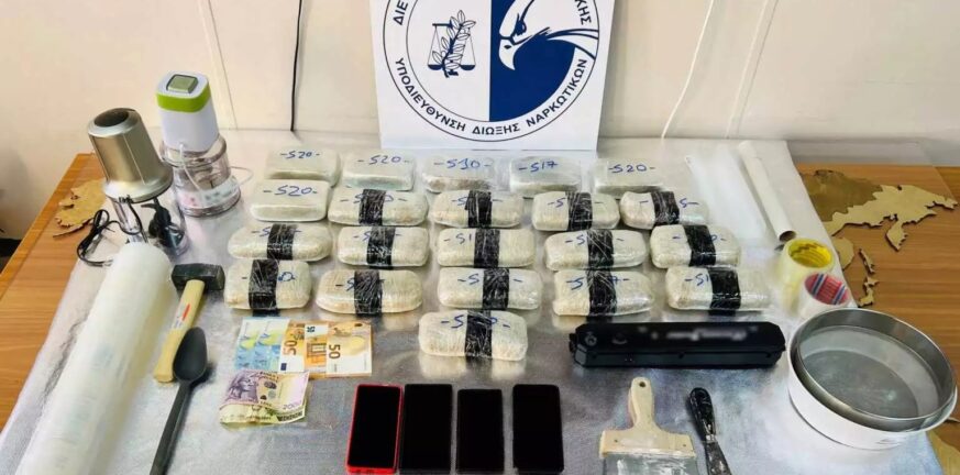 Συνελήφθησαν δύο αδέλφια στο Κορωπί με δέκα κιλά ηρωίνης στην κατοχή τους