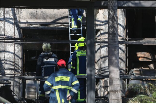 Νέα Σμύρνη: Συγκλονίζει το ΒΙΝΤΕΟ με την διάσωση εγκλωβισμένων από την φωτιά στο Cavaliere