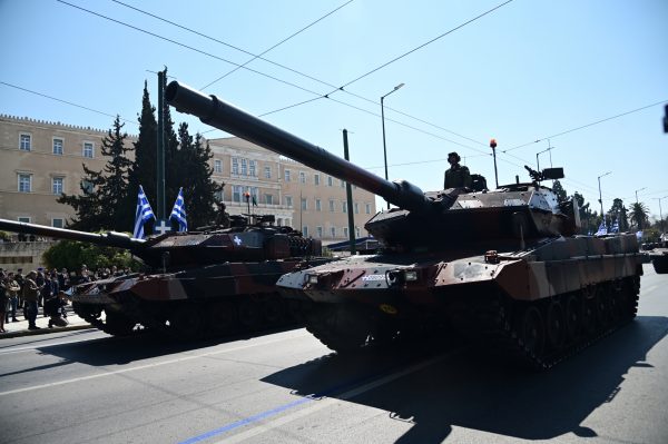 25η Μαρτίου: Μεγαλοπρεπής στρατιωτική παρέλαση στην Αθήνα - Για πρώτη φορά τα F-16 Viper πάνω από την Ακρόπολη ΦΩΤΟ - ΒΙΝΤΕΟ