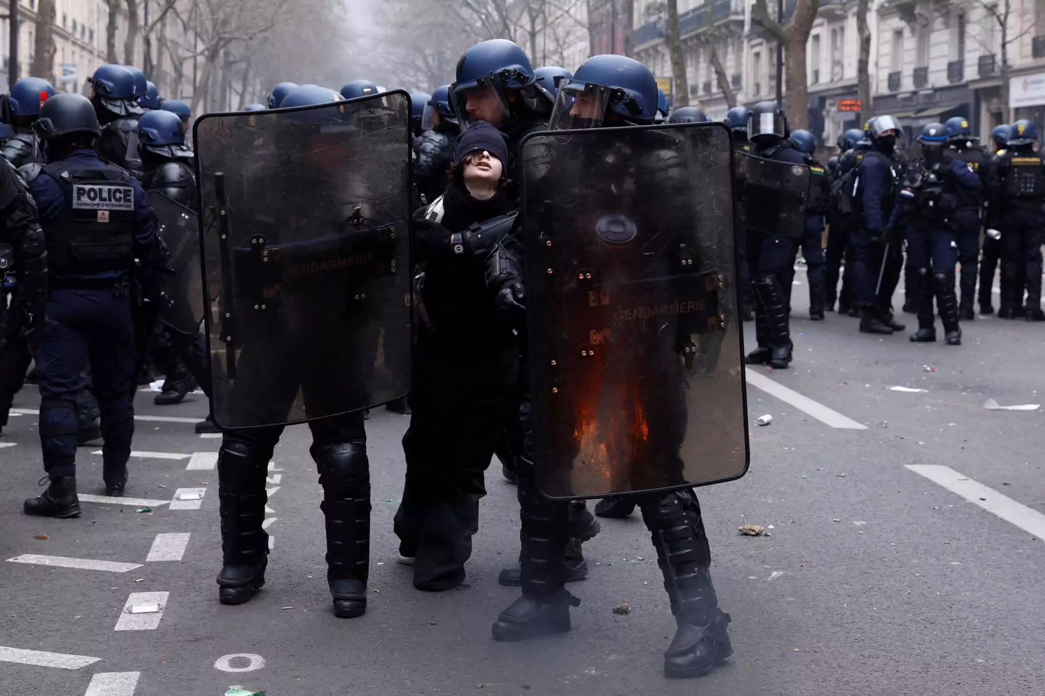 Γαλλία: «Εμπόλεμη ζώνη» το Παρίσι - 740.000 διαδηλωτές στους δρόμους στις σημερινές κινητοποιήσεις 