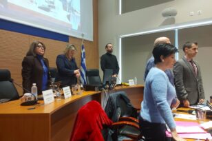 Πάτρα: Ενός λεπτού σιγή στη συνεδρίαση του Περιφερερειακού Συμβουλίου για τα θύματα στα Τέμπη