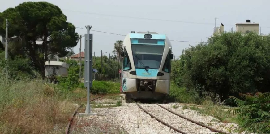Πάτρα: Παράσυρση πεζού από τρένο - Στην συμβολή των οδών Αθηνών και Λευκωσίας - Στο νοσοκομείο ο ηλικιωμένος τραυματίας