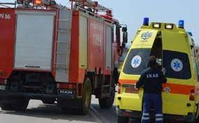 Πάτρα: Αυτοκίνητο «καρφώθηκε» σε νταλίκα στην Παραλία - Χρειάστηκε επέμβαση της Πυροσβεστικής