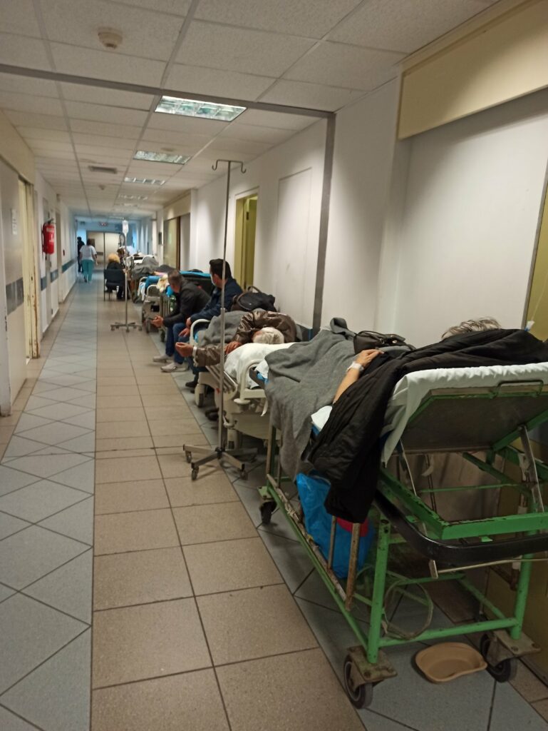 Νοσοκομείο Ρίου: Σε ράντζα ασθενείς και διασωληνωμένοι