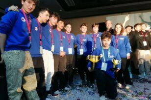 «PanEll - Robotica.gr»: Η μεγάλη διάκριση και το εισιτήριο για τον Παγκόσμιο Διαγωνισμό Ρομποτικής - ΦΩΤΟ