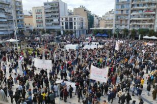 Πάτρα: Εργαζόμενοι, φοιτητές, μαθητές και συνταξιούχοι ένωσαν την φωνή τους στο νέο συλλαλητήριο για την τραγωδία των Τεμπών ΦΩΤΟ
