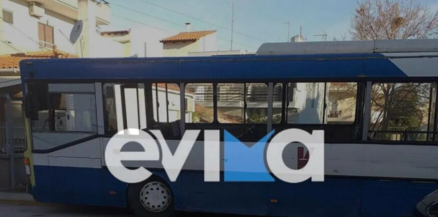 Εύβοια: Λαχτάρα για μαθητές - Σχολικό λεωφορείο παραβίασε το STOP και τράκαρε με αυτοκίνητο
