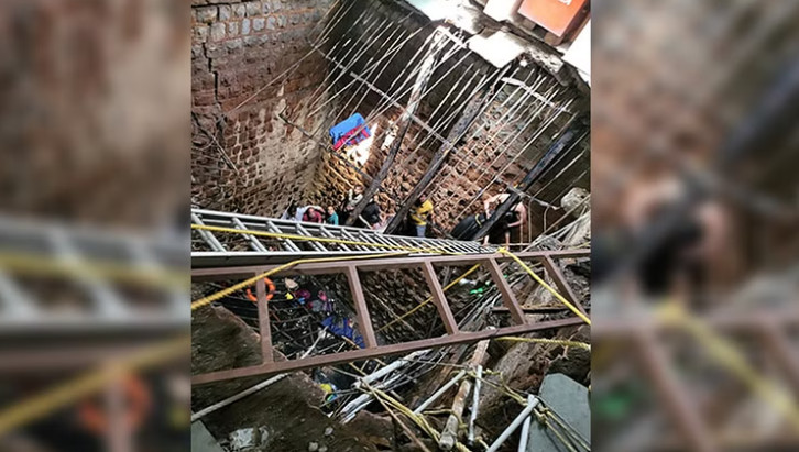Ινδία: Τραγωδία σε ινδουιστικό ναό - Μαρτυρικός θάνατος για 13 πιστούς όταν υποχώρησε το πάτωμα