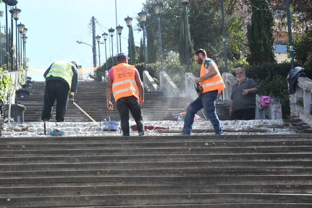 Πάτρα: Ξεκίνησαν οι εργασίες στις Σκάλες της Αγίου Νικολάου - ΦΩΤΟ