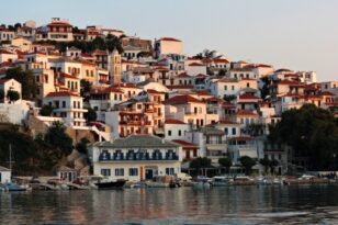 Ποιο ελληνικό νησί συγκαταλέγεται στις πιο εμβληματικές κινηματογραφικές τοποθεσίες του κόσμου