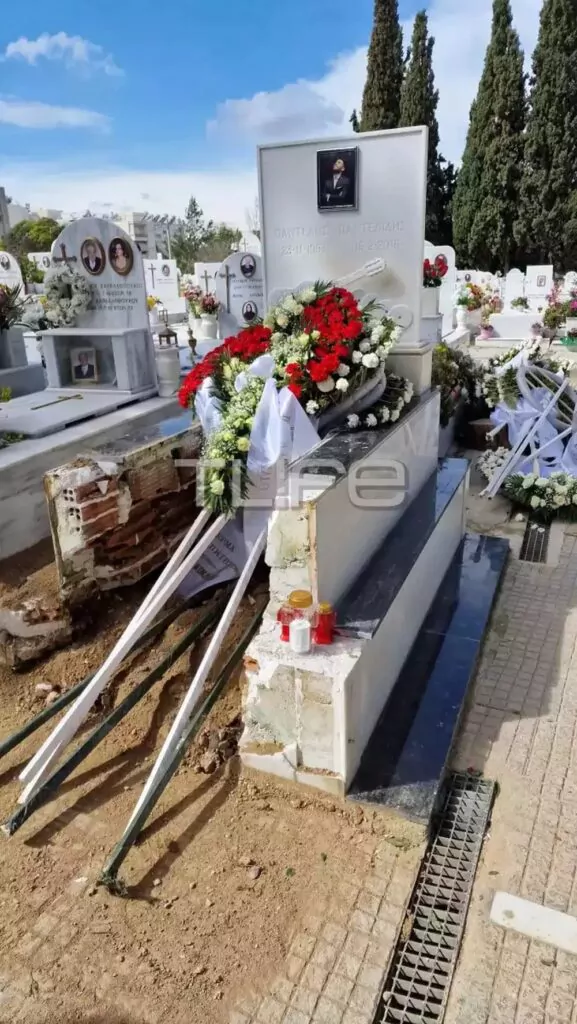 Κηδεία Σταύρου Παντελίδη: Συγκινημένη και συντετριμμένη η οικογένεια του Παντελή Παντελίδη