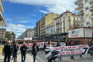 Θεσσαλονίκη: Πλήθος κόσμου στη συγκέντρωση για την τραγωδία στα Τέμπη