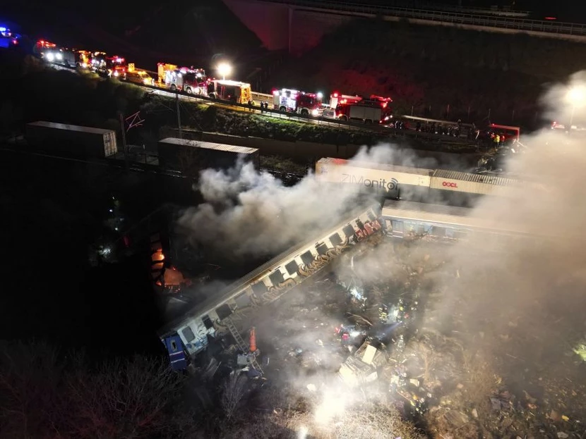 Σύγκρουση τρένων - Τέμπη: Ανεβαίνει ο αριθμός των νεκρών, δεκάδες τραυματίες - Τριήμερο εθνικό πένθος - Το μοιραίο σήμα ΦΩΤΟ - ΒΙΝΤΕΟ