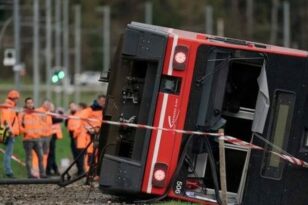  Τουλάχιστον 12 τραυματίες από τον εκτροχιασμό των δυο τρένων στην Ελβετία