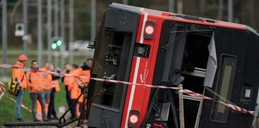  Τουλάχιστον 12 τραυματίες από τον εκτροχιασμό των δυο τρένων στην Ελβετία