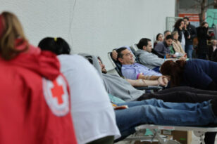 Σύγκρουση τρένων στα Τέμπη: Ο Αλέξης Τσίπρας έδωσε αίμα για τους τραυματίες