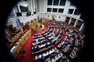 Βουλή: Δείτε ζωντανά τη συζήτηση για την τροπολογία - μπλόκο στο κόμμα Κασιδιάρη