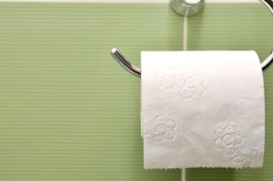 Αυτός είναι ο άγνωστος κίνδυνος από το χαρτί της τουαλέτας - Τι υποστηρίζουν οι επιστήμονες