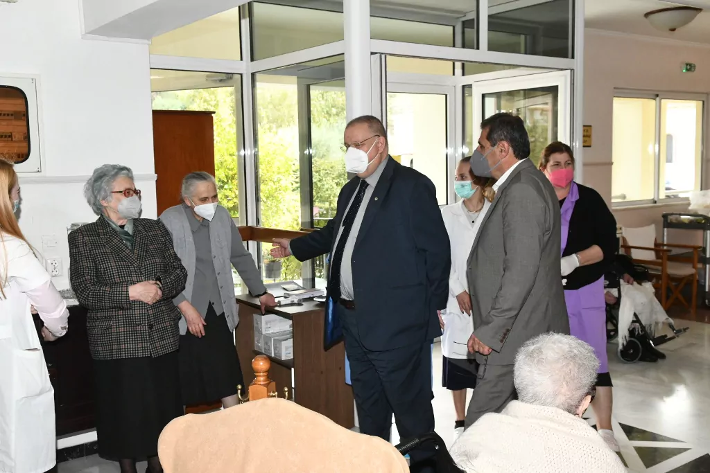 Κώστας Πελετίδης: Επίσκεψη σε ιδρύματα και πασχαλινές ευχές με τροφίμους, εργαζόμενους και διοικήσεις