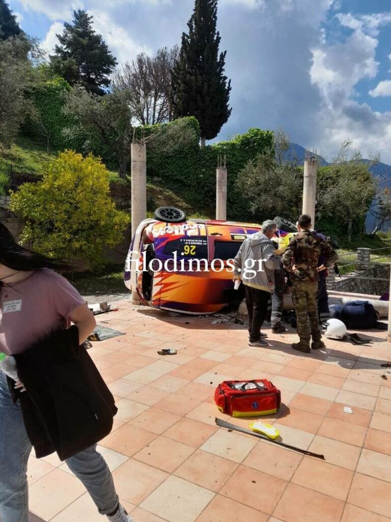Αίγιο: Σοβαρό ατύχημα στο Rally Sprint – Αγωνιστικό αυτοκίνητο κατέληξε σε αυλή σπιτιού - ΦΩΤΟ