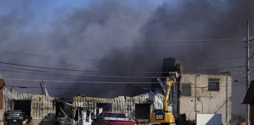 ΗΠΑ: Δόθηκε εντολή εκκένωσης  περίπου 2.000 κατοίκων - Ξέσπασε φωτιά σε αποθήκη πλαστικών 