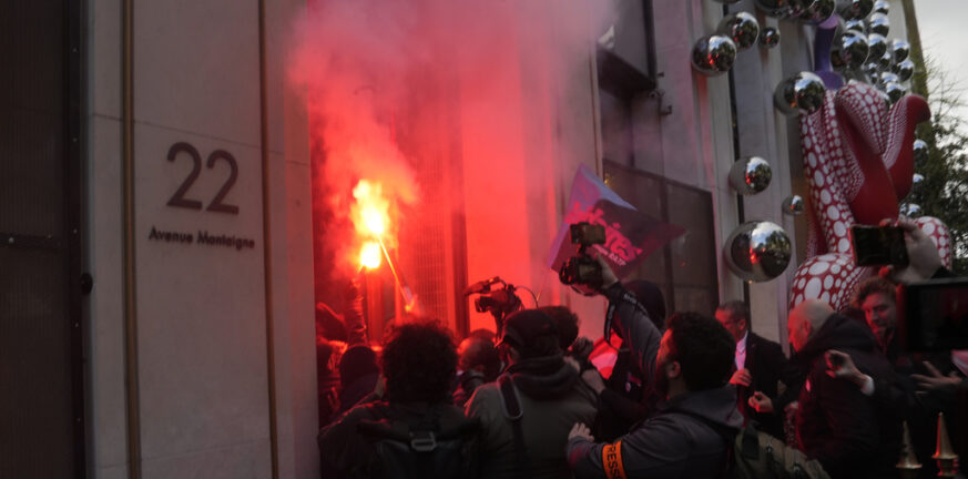 Γαλλία: Μπούκαραν Εισβολή στη Louis Vuitton, συνεχίζονται οι διαδηλώσεις - «Να φορολογηθούν οι δισεκατομμυριούχοι»