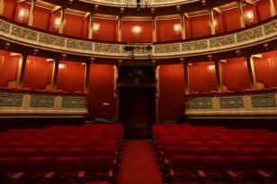 ΔΥΠΑ: Λήγει η προθεσμία για την ενεργοποίηση των voucher για θέατρο