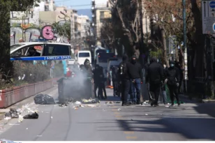ΑΣΟΕΕ: H στιγμή που ο αστυνομικός πυροβόλησε στον αέρα - ΒΙΝΤΕΟ