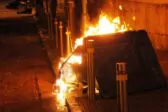 Πάτρα: Φωτιά σε κάδο στα Ζαρουχλέικα - Λαχτάρησαν οι κάτοικοι μέσα στη νύχτα