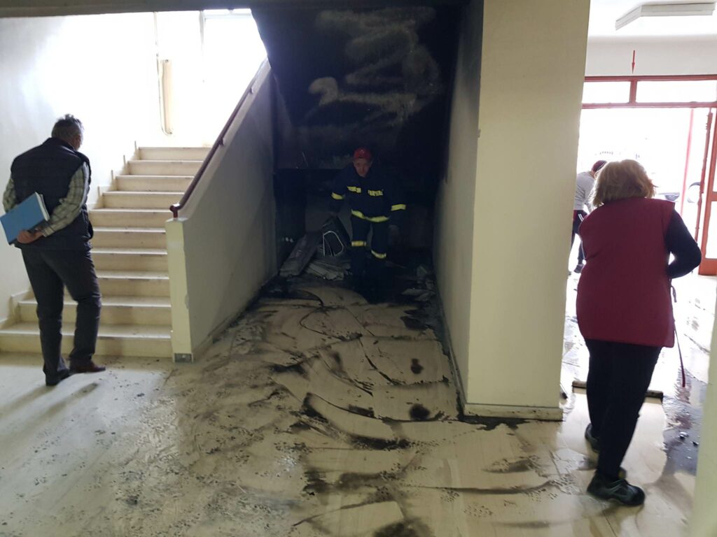 Κοζάνη: Εκκενώθηκε σχολείο λόγω φωτιάς - Άμεση παρέμβαση της Πυροσβεστικής ΦΩΤΟ ΒΙΝΤΕΟ