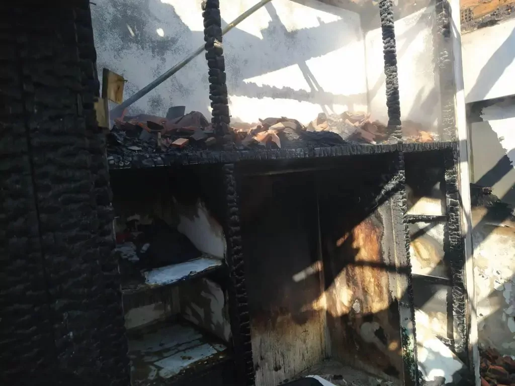 Πάτρα: Φωτιά στο σπίτι του βουλευτή Αχαΐας του ΣΥΡΙΖΑ Κώστα Μάρκου - Καταστράφηκε η οροφή ΦΩΤΟ
