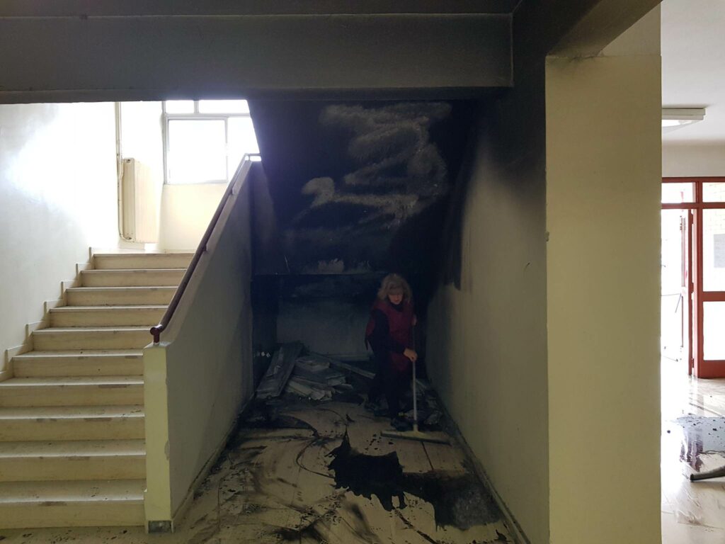 Κοζάνη: Εκκενώθηκε σχολείο λόγω φωτιάς - Άμεση παρέμβαση της Πυροσβεστικής ΦΩΤΟ ΒΙΝΤΕΟ