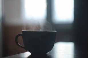 Πρωινός καφές με άδειο στομάχι; Οχι και το καλύτερο για το σώμα σου