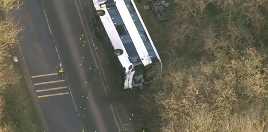 Νότια Κορέα: Μία νεκρή και 34 τραυματίες από ανατροπή τουριστικού λεωφορείου