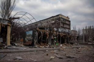 Ουκρανία: Η Ρωσία εντείνει τους βομβαρδισμούς στην Μπαχμούτ – «Η πόλη έχει μετατραπεί σε ερείπια»