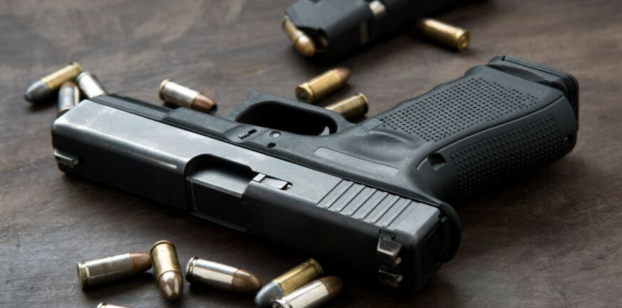 Πάτρα: Ποιος είναι ο 33χρονος που έκρυβε όπλο σε χρηματοκιβώτιο στο σπίτι του