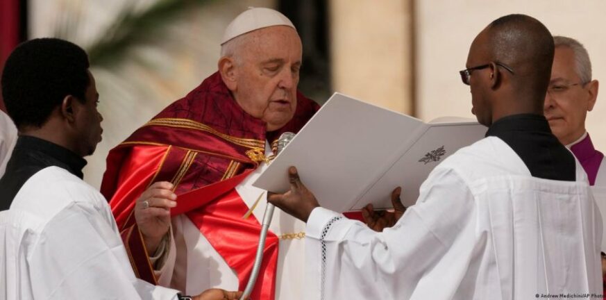 Πάσχα Καθολικών: Το μήνυμα του πάπα Φραγκίσκου και το «Χριστός Ανέστη» στα ελληνικά