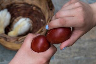 Πόσα αυγά μπορούμε να φάμε το Πάσχα χωρίς να ανησυχούμε για τη χοληστερίνη μας