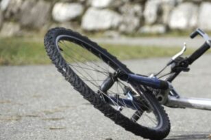 «Κατέρρευσαν» οι γονείς του 14χρονου στο Αγρίνιο - Πώς συνέβη η μοιραία πτώση με ποδήλατο