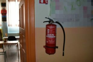 Αγρίνιο: Παιδιά Δημοτικού μεταφέρθηκαν στο νοσοκομείο - Εισέπνευσαν σκόνη πυροσβεστήρα 