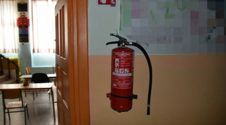 Αγρίνιο: Παιδιά Δημοτικού μεταφέρθηκαν στο νοσοκομείο - Εισέπνευσαν σκόνη πυροσβεστήρα 