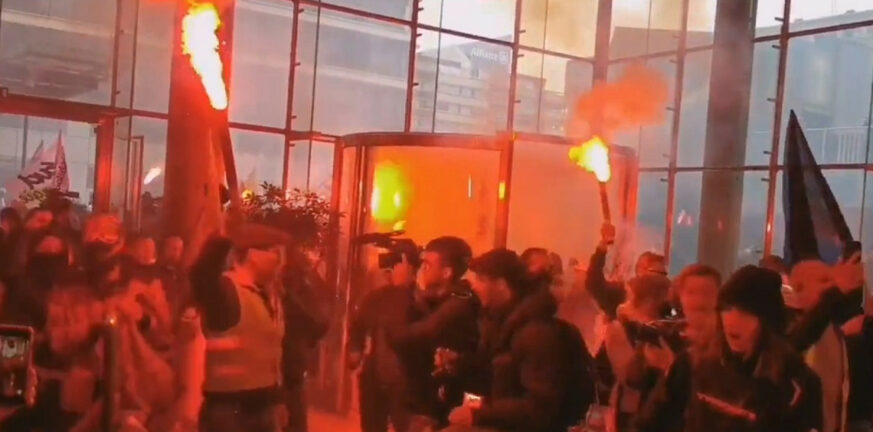 Γαλλία: Εισβολή διαδηλωτών στο Χρηματιστήριο του Παρισιού ΒΙΝΤΕΟ