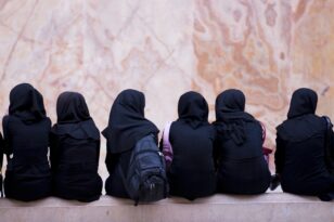 Ιράν: Ποινική δίωξη θα ασκείται σε όσους ενθαρρύνουν γυναίκες να μην φορούν χιτζάμπ