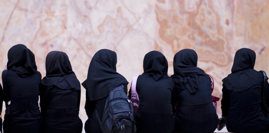 Ιράν: Ποινική δίωξη θα ασκείται σε όσους ενθαρρύνουν γυναίκες να μην φορούν χιτζάμπ
