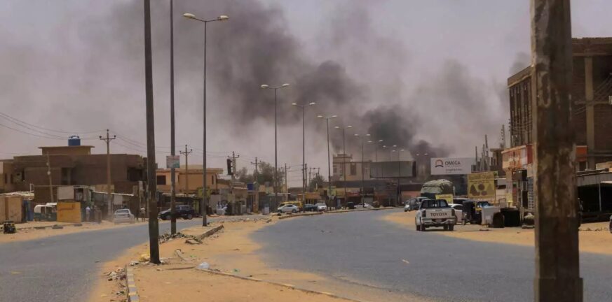 Σουδάν: «Είμαστε εγκλωβισμένοι 4 μέρες, ακούμε συνεχώς πυροβολισμούς και εκρήξεις» – Συγκλονίζει ο Έλληνας ξενοδόχος