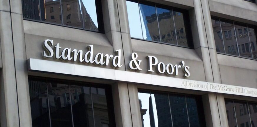 Standard & Poor’s: «Διαφήμιση» για την Ελλάδα η έκθεση που έδωσε την επενδυτική βαθμίδα