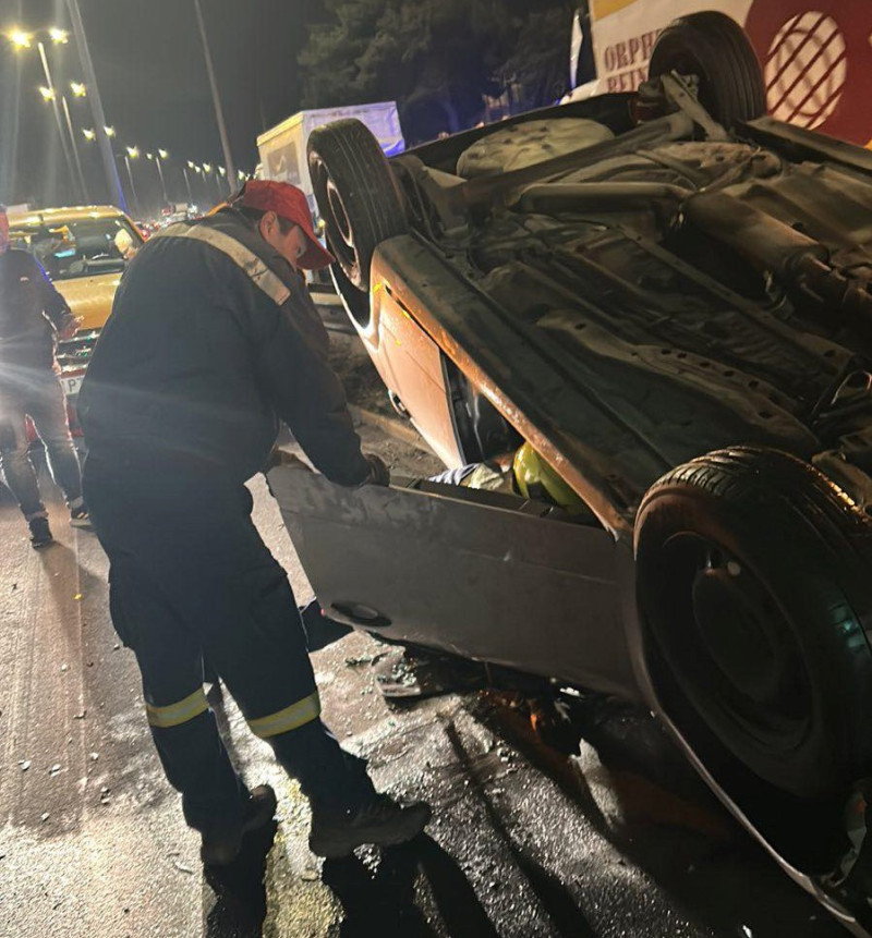 Αθηνών - Κορίνθου: Καραμπόλα οχημάτων, το ένα εκτοξεύθηκε στο αντίθετο ρεύμα - ΦΩΤΟ - ΒΙΝΤΕΟ