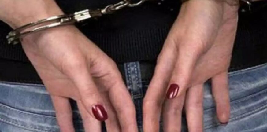 Σαντορίνη: Έβαζε τα τρία παιδιά της να ζητιανεύουν - Συνελήφθη 32χρονη