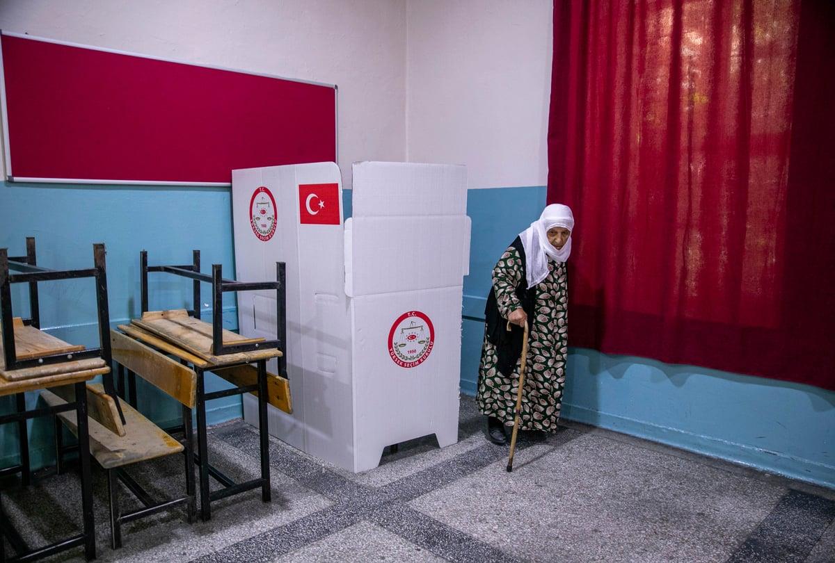 Εκλογές Τουρκία: Viral οι... αφίξεις πολιτών με άλογα και παραδοσιακές στολές για να ψηφίσουν  ΒΙΝΤΕΟ